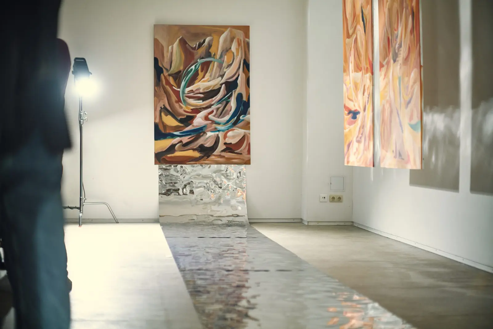 Sunlit paintings and their shadows in the Dimension of the Heart exhibition